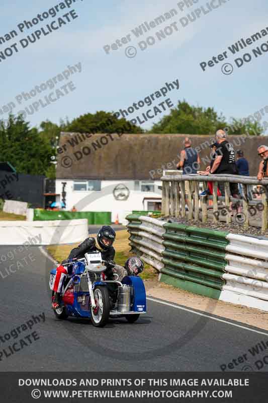 Vintage motorcycle club;eventdigitalimages;mallory park;mallory park trackday photographs;no limits trackdays;peter wileman photography;trackday digital images;trackday photos;vmcc festival 1000 bikes photographs